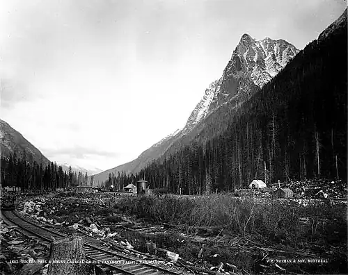 Mount Macdonald östlich des Rogers Passes (1887)