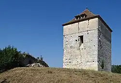 Donjon auf dem Schlossgelände Roquefort