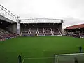Der Wheatfield Stand, Roseburn Stand und der alte Main Stand (v. l.) vom Gorgie Stand fotografiert