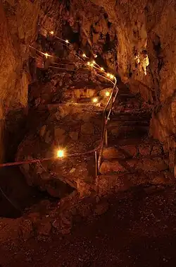 Haupthalle, beleuchtet