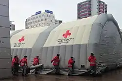 Erstaufnahme-Notzelt des Österreichischen Rotes Kreuzes am Salzburger Hauptbahnhof