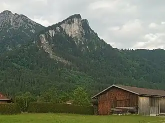 Der Rote Stein oberhalb von Vils