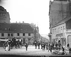1900: Nordost-Ecke des Kopstadtplatzes mit Blick in die Rottstraße; im hohen rechten Haus das Reichshallentheater; das rechte Schieferhaus davor wich elf Jahre später dem Overbeck-Haus