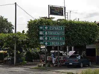 Verkehrszeichen am Stadtrand von Esparza