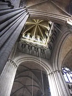 Kathedrale von Rouen, frühes 12. Jh., innen Laternen­ober­gaden über oberem Triforium