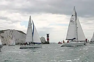 Yachten runden die Bahnmarke Needles Lighthouse, 2009