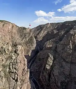 Blick nach Osten von der Brücke über die Royal Gorge, mit Seilbahngondel, 2012