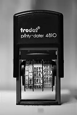 Selbstfärbender Datumsstempel des Herstellers Trodat