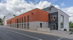 Das Foto zeigt die Rudolf-Lion-Halle am Sigmundsgraben