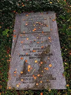 Rudolf W. Vollmoeller-Fréméry (1874–1941) Unternehmer, Adele Luise Vollmöller-Fréméry (1884–1968). Grab, Friedhof Enzenbühl, Zürich