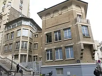 6 rue Beethoven, Sekundarschule und Hauptbüro