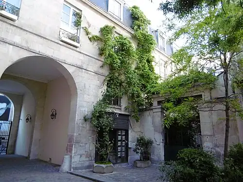 Erhaltene Teile in der Passage Sainte-Avoye