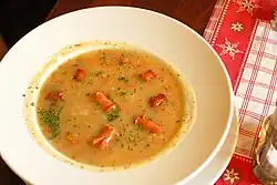 Sächsische Kartoffelsuppe mit Grillwürstchen
