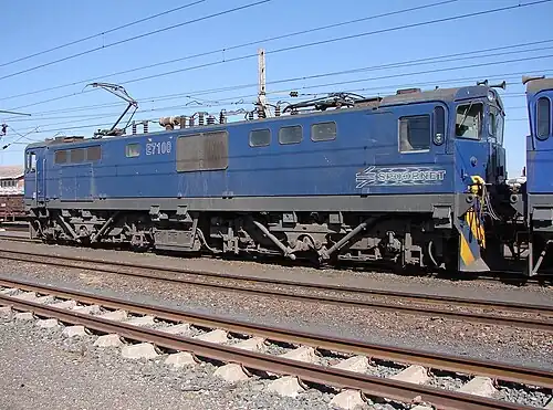 E7100 im blauen Spoornet-Anstrich mit umrandeten Nummern in De Aar am 26. August 2007