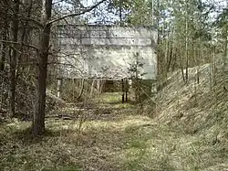 Schießstand mit hinteren und seitlichen Kugelfängen sowie Hochblende des ehemaligen SS-Schießstand bei Radolfzell am Bodensee