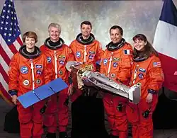 v. l. n. r. Eileen Collins, Steven Hawley, Jeffrey Ashby, Michel Tognini, Catherine Coleman