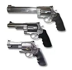 Verschiedenen Modelle des Revolvers "S&W500": Standard / John Ross Edition / Short