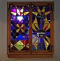 Farbglasfenster im Turmerdgeschoß