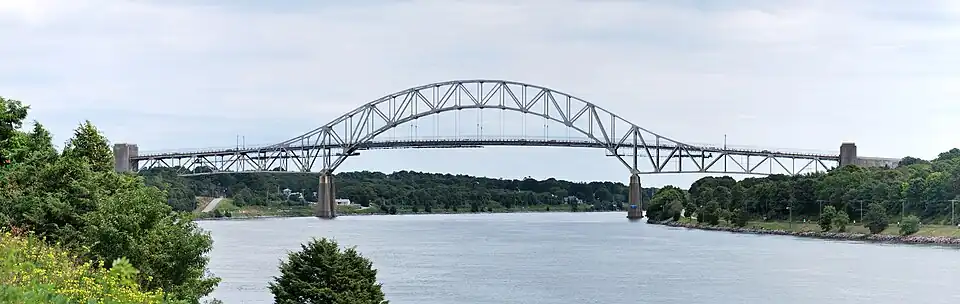 Sagamore Bridge führt Route 6 und Claire Saltonstall Bikeway zwischen Cape Cod und Festland