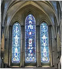 Salisbury Cathedral, Dril­lings­fenter mit Über­fang­bogen, 13. Jh., seit­liche gedrückt, mittlerer überhöht