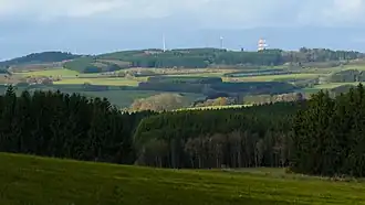 Der Salzburger Kopf mit dem Galgenberg (links) • Blick aus Südosten vom Homberg