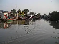 Einer der vielen Wasserwege in Samut Prakan