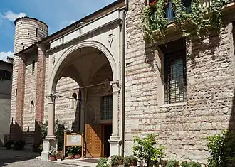 Südfassade mit Protiro