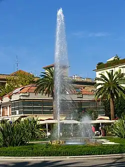 Der Brunnen auf der Piazza Giorgini(La Rotonda)
