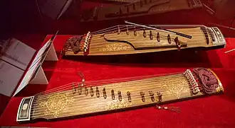 Sanjo ajaeng und sanjo gayageum (unten), 2017