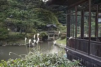 Blick aus dem Rinshukaku auf die Teisha-Brücke[1]