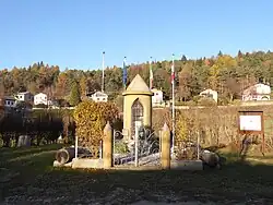 Ädikula in Form einer Artilleriegranate