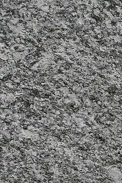 Beflammte Steinoberfläche (Serizzo), (Muster ca. 25 × 15 cm)