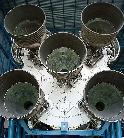 Saturn V im Kennedy Space Center – F-1-Triebwerke der ersten Stufe