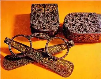 Luxuriöse Schläfenbrille (Paddelform) um 1800, Italien oder Spanien