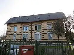 Angestelltenwohnhaus