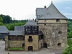 Im Batterieturm von Schloss Burg befindet sich die Gedenkstätte des Deutschen Ostens.[44]
