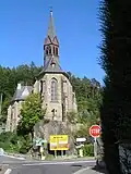 Schmitten Kirche, frontal von der Landesstraße 3025 (Schillerstraße) aus fotografiert