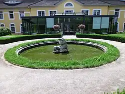 Neuzeitlicher Brunnen im Barockstil
