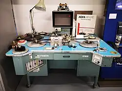 Steenbeck-Schneidetisch für Zelluloidfilm 16 und 35 mm