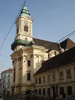 Kirche samt Pfarre