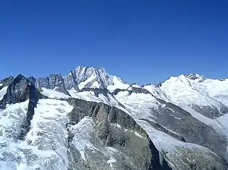 Lauteraarhorn und rechts im Bild der Bärglistock mit Gauligletscher