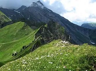Schwalmis von Osten aus Richtung Oberbauenstock (von hier Gratwanderung)