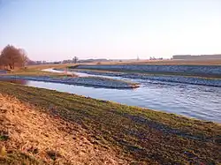 Zusammenfluss von Schwarzwasser (links) und Wudra (rechts)