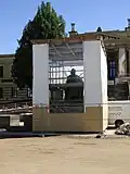 Paul-Friedrich-Statue während der Sanierung