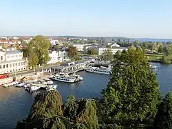 Anleger der Weißen Flotte beim Schloss
