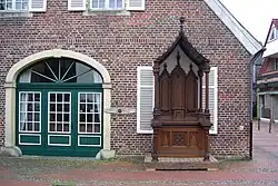 Mobiler Altar, hier noch ungeschmückt