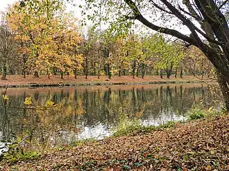 Neckarkanal Marbach vom nordwestlichen Ufer aus gesehen, Blickrichtung kanalaufwärts.