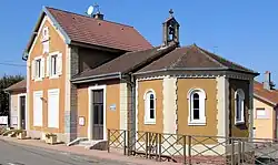 Mairie (Bürgermeisteramt) und Gemeindehaus, genannt „Mairie bleue“