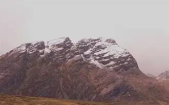 Blick aus dem Coire Làir von Osten auf die felsige Ostseite des Sgòrr Ruadh