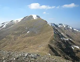 Blick vom nordöstlich benachbarten Càrn nan Gobhar zum Sgùrr a’ Choire Ghlais
